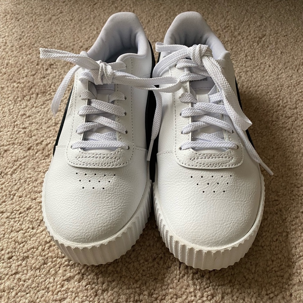 NEW! Puma Carina Platform Fashion Sneakers - Size 7